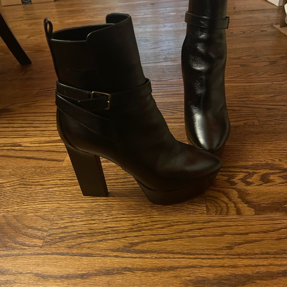 Black leather Saint Laurent heeled boots - Picture 5 of 5